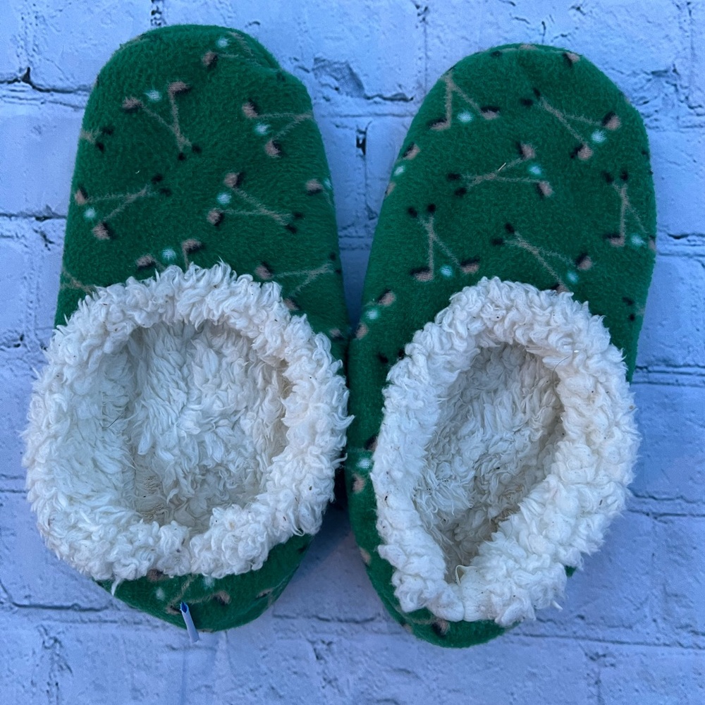 KIDS Snoozies Slippers SIZE SMALL (7/8)